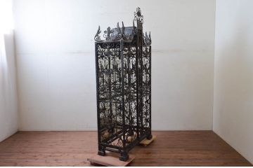 中古　MAITLAND-SMITH(メートランドスミス)　希少モデル　最高級!!　大迫力!!　もはや芸術品!!　ディスプレイとしてもおすすめのロートアイアンキャビネット(収納棚、飾り棚、陳列棚、店舗什器)(定価約220万円)(R-073745)