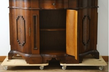 中古　エレガントな空間づくりにオススメなキャビネット　(R-073748)