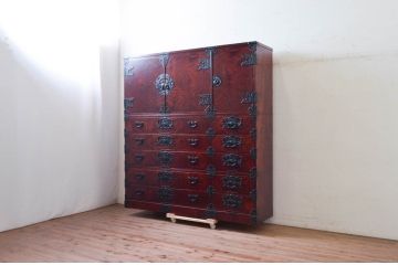 中古　美品　岩谷堂箪笥　美しい杢目と立派な金具が魅力的な三段重ね箪笥(収納箪笥、衣装箪笥、着物箪笥、和箪笥、上下バラ売り可能)(定価約140万円)(R-073751)