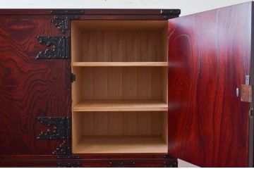 中古　美品　岩谷堂箪笥　美しい杢目と立派な金具が魅力的な三段重ね箪笥(収納箪笥、衣装箪笥、着物箪笥、和箪笥、上下バラ売り可能)(定価約140万円)(R-073751)