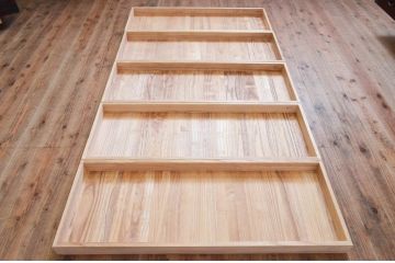 中古　美品　岩谷堂箪笥　美しい杢目と立派な金具が魅力的な三段重ね箪笥(収納箪笥、衣装箪笥、着物箪笥、和箪笥、上下バラ売り可能)(定価約140万円)(R-073751)
