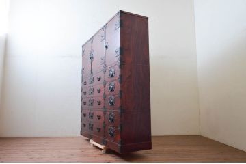 中古　美品　岩谷堂箪笥　美しい杢目と立派な金具が魅力的な三段重ね箪笥(収納箪笥、衣装箪笥、着物箪笥、和箪笥、上下バラ売り可能)(定価約140万円)(R-073751)