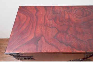 中古　美品　岩谷堂箪笥　脚(台輪)付きリメイク　美しい杢目と立派な金具が魅力的な衣装盆付きサイドボード(引き出し、着物箪笥、衣装タンス、サイドチェスト、収納棚、戸棚)(R-073752)