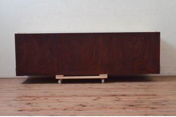 中古　美品　岩谷堂箪笥　天板リメイク　美しい杢目と立派な金具が魅力的なローチェスト(ローボード、サイドボード、テレビ台、テレビボード、引き出し、収納箪笥、衣装箪笥、和箪笥)(R-073754)