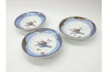 江戸期　古伊万里　染付　金彩　約13cm　4.1寸　優雅に舞う鶴のデザインが上品な雰囲気を醸し出す小皿3枚セット(つる、ツル、和皿、和食器、四寸一分)(R-073756)