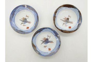 江戸期　古伊万里　染付　金彩　約13cm　4.1寸　優雅に舞う鶴のデザインが上品な雰囲気を醸し出す小皿3枚セット(つる、ツル、和皿、和食器、四寸一分)(R-073756)