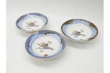 江戸期　古伊万里　染付　金彩　約13cm　4.1寸　優雅に舞う鶴のデザインが上品な雰囲気を醸し出す小皿3枚セット(つる、ツル、和皿、和食器、四寸一分)(R-073757)