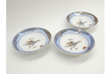 江戸期　古伊万里　染付　金彩　約13cm　4.1寸　優雅に舞う鶴のデザインが上品な雰囲気を醸し出す小皿3枚セット(つる、ツル、和皿、和食器、四寸一分)(R-073757)