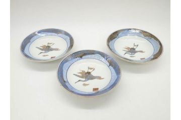 江戸期　古伊万里　染付　金彩　約13cm　4.1寸　優雅に舞う鶴のデザインが上品な雰囲気を醸し出す小皿3枚セット(つる、ツル、和皿、和食器、四寸一分)(R-073757)
