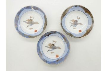 江戸期　古伊万里　染付　金彩　約13cm　4.1寸　優雅に舞う鶴のデザインが上品な雰囲気を醸し出す小皿3枚セット(つる、ツル、和皿、和食器、四寸一分)(R-073757)