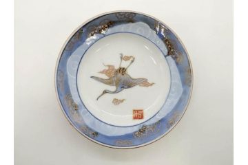 江戸期　古伊万里　染付　金彩　約13cm　4.1寸　優雅に舞う鶴のデザインが上品な雰囲気を醸し出す小皿3枚セット(つる、ツル、和皿、和食器、四寸一分)(R-073757)