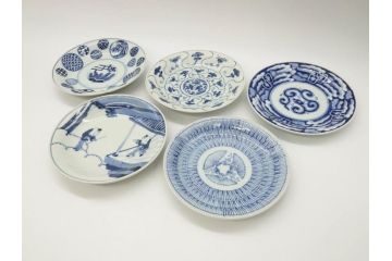 江戸期　古伊万里　染付　唐子　暦文　丸紋　雲龍文　多種多様なデザインが味わい深い魅力を放つ中皿5枚セット(古玩?、中国?、和皿、和食器)(R-073760)