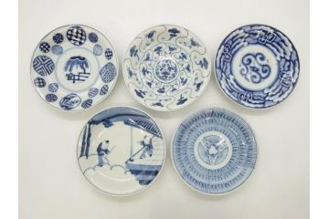 江戸期　古伊万里　染付　唐子　暦文　丸紋　雲龍文　多種多様なデザインが味わい深い魅力を放つ中皿5枚セット(古玩?、中国?、和皿、和食器)(R-073760)