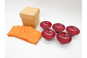 五客セットはレア!　角偉三郎　上品に輝く艶が魅力的な朱盃5客セット(漆器、杯、酒器、共箱付き、和食器)(R-073761)