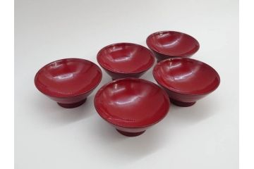 五客セットはレア!　角偉三郎　上品に輝く艶が魅力的な朱盃5客セット(漆器、杯、酒器、共箱付き、和食器)(R-073761)