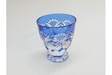 江戸切子　カガミクリスタル　根本幸雄作　細部まで施されたカットが美しい懐石杯(KAGAMI CRYSTAL、酒器、グラス、ガラス、硝子、共箱付き)(R-073762)