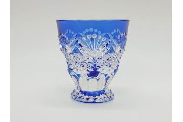 江戸切子　カガミクリスタル　根本幸雄作　細部まで施されたカットが美しい懐石杯(KAGAMI CRYSTAL、酒器、グラス、ガラス、硝子、共箱付き)(R-073762)