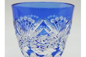 江戸切子　カガミクリスタル　根本幸雄作　細部まで施されたカットが美しい懐石杯(KAGAMI CRYSTAL、酒器、グラス、ガラス、硝子、共箱付き)(R-073762)