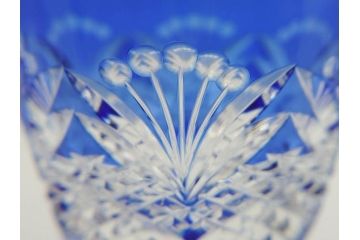 江戸切子　カガミクリスタル　根本幸雄作　細部まで施されたカットが美しい懐石杯(KAGAMI CRYSTAL、酒器、グラス、ガラス、硝子、共箱付き)(R-073762)