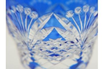 江戸切子　カガミクリスタル　根本幸雄作　細部まで施されたカットが美しい懐石杯(KAGAMI CRYSTAL、酒器、グラス、ガラス、硝子、共箱付き)(R-073762)