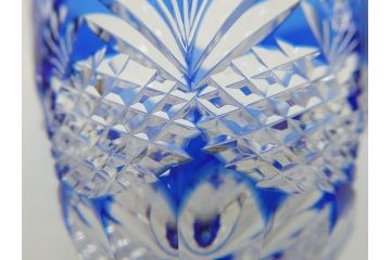 江戸切子　カガミクリスタル　根本幸雄作　細部まで施されたカットが美しい懐石杯(KAGAMI CRYSTAL、酒器、グラス、ガラス、硝子、共箱付き)(R-073762)