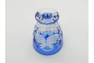 江戸切子　カガミクリスタル　根本幸雄作　細部まで施されたカットが美しい懐石杯(KAGAMI CRYSTAL、酒器、グラス、ガラス、硝子、共箱付き)(R-073762)