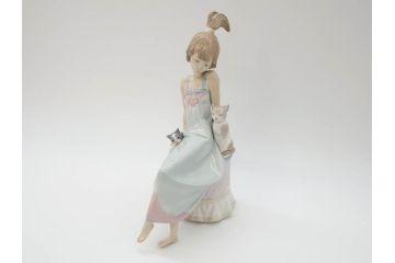 スペイン　リヤドロ　LLADRO　Bed time　猫とおしゃべりする少女　細やかな表情やしぐさの表現が見事なフィギュリン(ねこ、ネコ、陶器人形、置物、オブジェ)(R-073767)