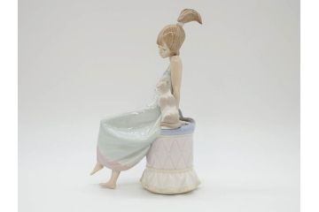 スペイン　リヤドロ　LLADRO　Bed time　猫とおしゃべりする少女　細やかな表情やしぐさの表現が見事なフィギュリン(ねこ、ネコ、陶器人形、置物、オブジェ)(R-073767)
