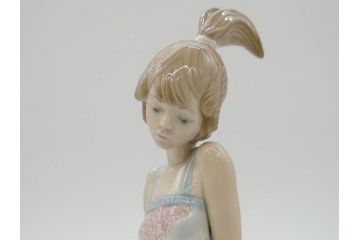 スペイン　リヤドロ　LLADRO　Bed time　猫とおしゃべりする少女　細やかな表情やしぐさの表現が見事なフィギュリン(ねこ、ネコ、陶器人形、置物、オブジェ)(R-073767)