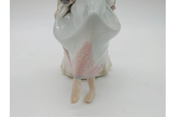 スペイン　リヤドロ　LLADRO　Bed time　猫とおしゃべりする少女　細やかな表情やしぐさの表現が見事なフィギュリン(ねこ、ネコ、陶器人形、置物、オブジェ)(R-073767)