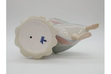 スペイン　リヤドロ　LLADRO　Bed time　猫とおしゃべりする少女　細やかな表情やしぐさの表現が見事なフィギュリン(ねこ、ネコ、陶器人形、置物、オブジェ)(R-073767)