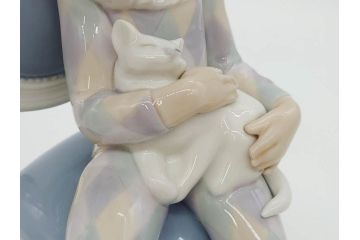 スペイン　リヤドロ　LLADRO　若い道化師　淡い色味が可愛らしいフィギュリン(ピエロ、猫、ねこ、ネコ、男の子、陶器人形、置物、オブジェ)(R-073768)