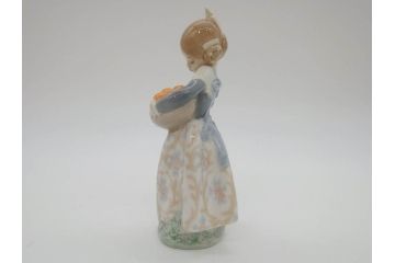 スペイン　リヤドロ　LLADRO　可愛いお祈り　オレンジがいっぱい　ベル　一つ一つ違う魅力が目を惹くフィギュリン3個セット(天使、エンジェル、女の子、陶器人形、置物、オブジェ)(R-073769)