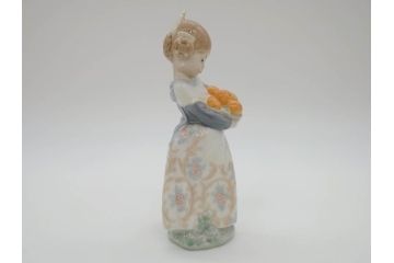 スペイン　リヤドロ　LLADRO　可愛いお祈り　オレンジがいっぱい　ベル　一つ一つ違う魅力が目を惹くフィギュリン3個セット(天使、エンジェル、女の子、陶器人形、置物、オブジェ)(R-073769)