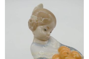 スペイン　リヤドロ　LLADRO　可愛いお祈り　オレンジがいっぱい　ベル　一つ一つ違う魅力が目を惹くフィギュリン3個セット(天使、エンジェル、女の子、陶器人形、置物、オブジェ)(R-073769)