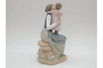 スペイン　リヤドロ　LLADRO　NAO　1980　親子　幸せなひと時を切り取った様なフィギュリン(ファミリー、家族、母、女の子、陶器人形、置物、オブジェ)(R-073770)
