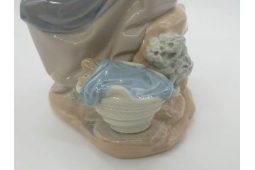スペイン　リヤドロ　LLADRO　NAO　1980　親子　幸せなひと時を切り取った様なフィギュリン(ファミリー、家族、母、女の子、陶器人形、置物、オブジェ)(R-073770)