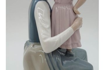 スペイン　リヤドロ　LLADRO　NAO　1980　親子　幸せなひと時を切り取った様なフィギュリン(ファミリー、家族、母、女の子、陶器人形、置物、オブジェ)(R-073770)