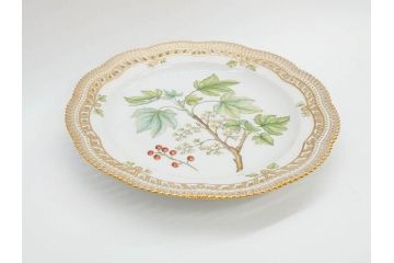 デンマーク　ROYAL COPENHAGEN(ロイヤルコペンハーゲン)　最高峰コレクション　フローラダニカ　職人の手作業による技法が美しいプレート(大皿、洋食器)(R-073771)