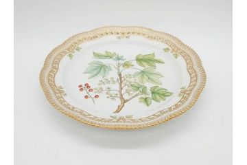 デンマーク　ROYAL COPENHAGEN(ロイヤルコペンハーゲン)　最高峰コレクション　フローラダニカ　職人の手作業による技法が美しいプレート(大皿、洋食器)(R-073771)