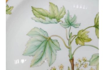 デンマーク　ROYAL COPENHAGEN(ロイヤルコペンハーゲン)　最高峰コレクション　フローラダニカ　職人の手作業による技法が美しいプレート(大皿、洋食器)(R-073771)