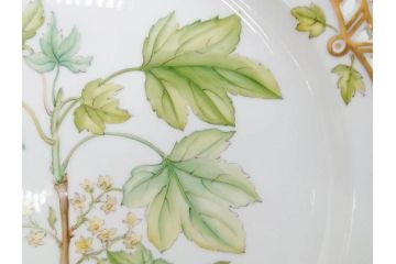 デンマーク　ROYAL COPENHAGEN(ロイヤルコペンハーゲン)　最高峰コレクション　フローラダニカ　職人の手作業による技法が美しいプレート(大皿、洋食器)(R-073771)