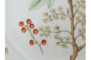 デンマーク　ROYAL COPENHAGEN(ロイヤルコペンハーゲン)　最高峰コレクション　フローラダニカ　職人の手作業による技法が美しいプレート(大皿、洋食器)(R-073771)