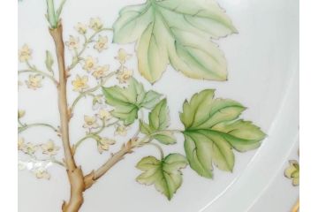 デンマーク　ROYAL COPENHAGEN(ロイヤルコペンハーゲン)　最高峰コレクション　フローラダニカ　職人の手作業による技法が美しいプレート(大皿、洋食器)(R-073771)