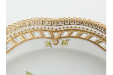 デンマーク　ROYAL COPENHAGEN(ロイヤルコペンハーゲン)　最高峰コレクション　フローラダニカ　職人の手作業による技法が美しいプレート(大皿、洋食器)(R-073771)