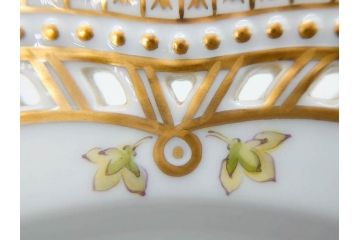デンマーク　ROYAL COPENHAGEN(ロイヤルコペンハーゲン)　最高峰コレクション　フローラダニカ　職人の手作業による技法が美しいプレート(大皿、洋食器)(R-073771)