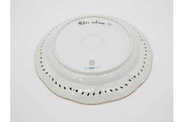 デンマーク　ROYAL COPENHAGEN(ロイヤルコペンハーゲン)　最高峰コレクション　フローラダニカ　職人の手作業による技法が美しいプレート(大皿、洋食器)(R-073771)