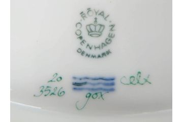 デンマーク　ROYAL COPENHAGEN(ロイヤルコペンハーゲン)　最高峰コレクション　フローラダニカ　職人の手作業による技法が美しいプレート(大皿、洋食器)(R-073771)