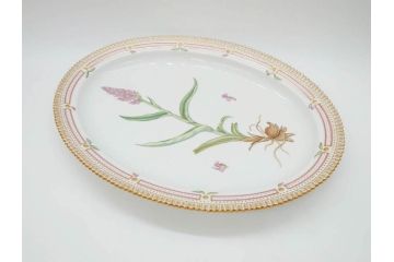 デンマーク　ROYAL COPENHAGEN(ロイヤルコペンハーゲン)　最高峰コレクション　フローラダニカ　プラター　優美なデザインが上品な印象を放つオーバルプレート(楕円プレート、大皿、洋食器)(R-073772)