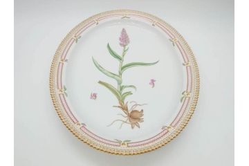 デンマーク　ROYAL COPENHAGEN(ロイヤルコペンハーゲン)　最高峰コレクション　フローラダニカ　プラター　優美なデザインが上品な印象を放つオーバルプレート(楕円プレート、大皿、洋食器)(R-073772)